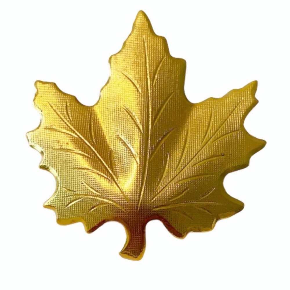 Vintage gold maple leaf brooch